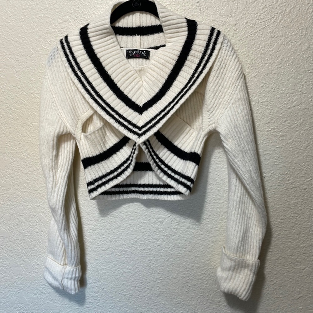 Swank By Posh Women's White And Blue Sweater. Good Condition. Size L.
